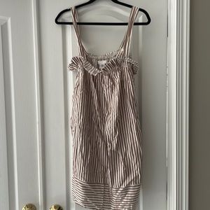 Dress with side pockets